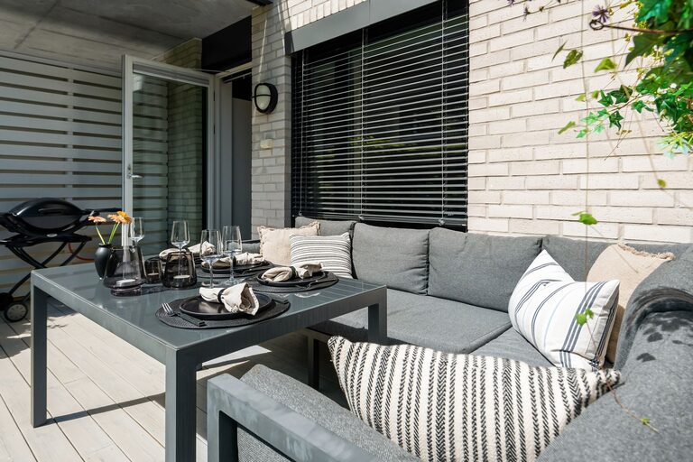 Jak przygotować balkon do codziennego odpoczynku